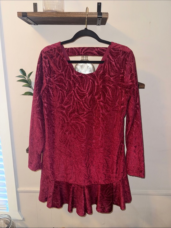Francesca's Collections Dresses & Skirts - Francesca’s Red Textured Ruffle-Hem Long Sleeve Dress Size Medium